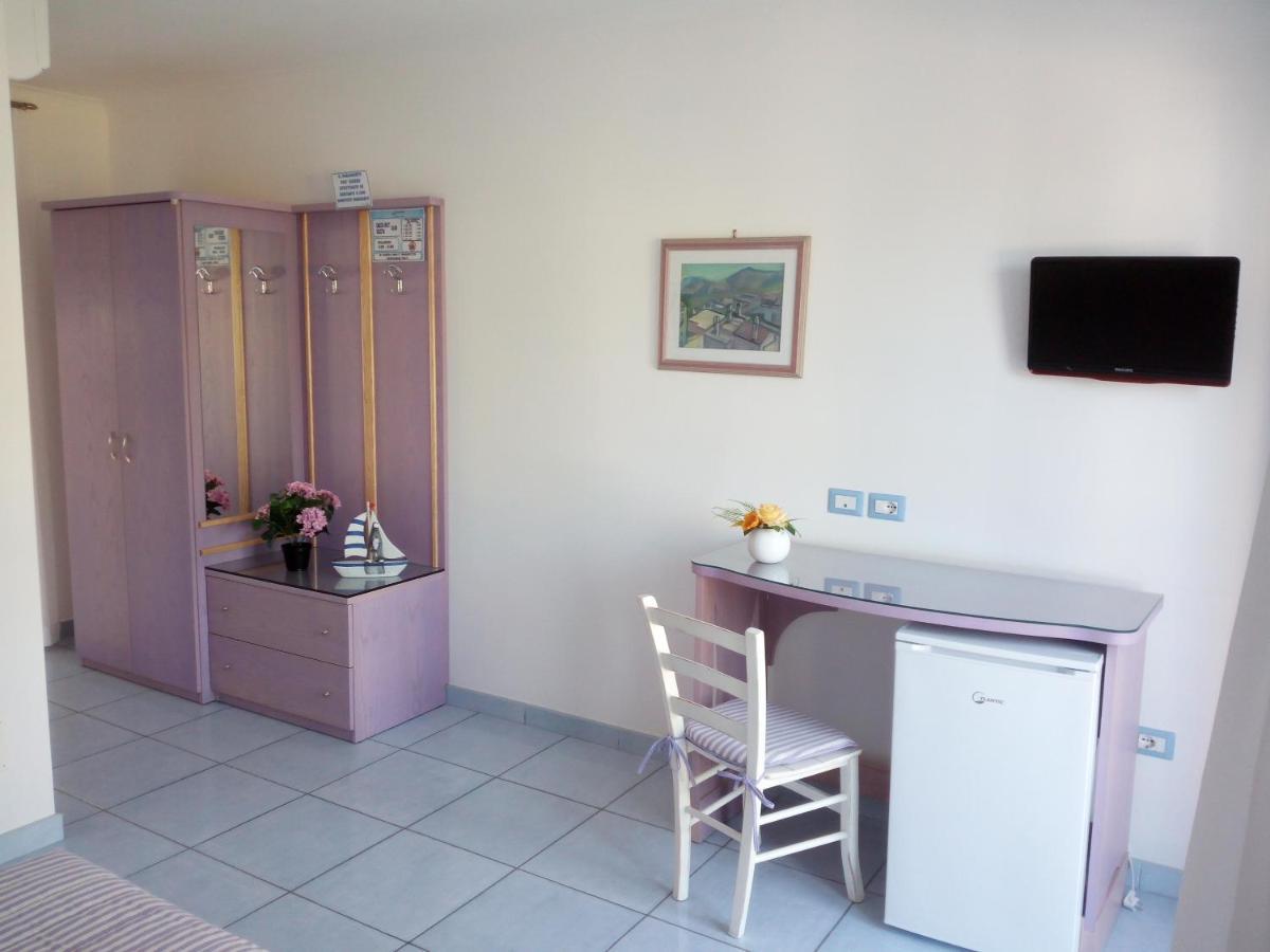 B&B Conca Del Faro Mattinata Bagian luar foto